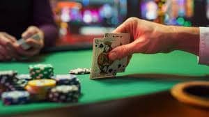 V999 Myanmar VIP ကစားသမားများ Live Casino နှင့် Slots ကစားနေသောမြင်ကွင်း